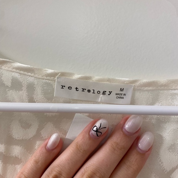 NWT Retrology Cheetah Print White Blouse with Cage Sleeves medium - Picture 8 of 8